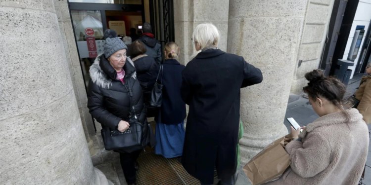 Besplatni bankovni računi? Kako da ne! Umirovljenici su bijesni: ‘Teške ucjene i trikovi te obična politička podvala’