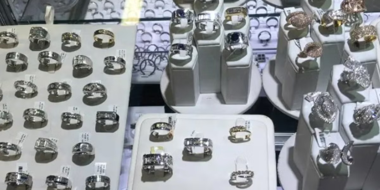 Bijes jer osumnjičenik za pljačku nakita od 100 milijuna dolara za koju se kaže da je najveća u povijesti SAD-a izbjegava suđenje – jer ga je ICE deportirao