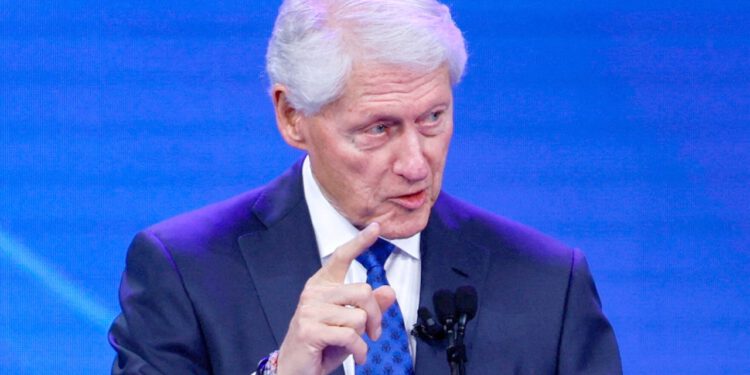 Bill Clinton izdaje izjavu nakon najnovije pucnjave vezane uz imigraciju