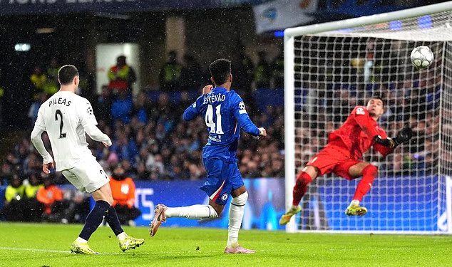 Chelsea 1-0 Pafos: Electric Estevao ulazi s klupe kako bi uzdrmao robotske Bluese – i zašto će se Liam Rosenior nadati da će se povijest ponoviti tijekom njegovog mandata, piše KIERAN GILL