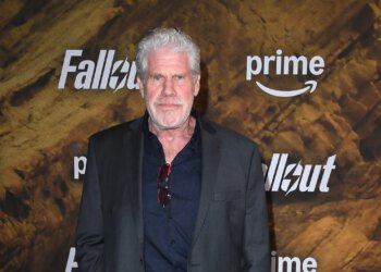 ‘Cijela stvar s Falloutom mi je misterij’ — Ron Perlman se šali da je dobio ’40 dolara i sendvič’ da snimi kultni uvod ‘War Never Changes’ za Fallout 1