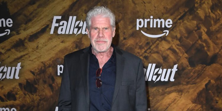 ‘Cijela stvar s Falloutom mi je misterij’ — Ron Perlman se šali da je dobio ’40 dolara i sendvič’ da snimi kultni uvod ‘War Never Changes’ za Fallout 1