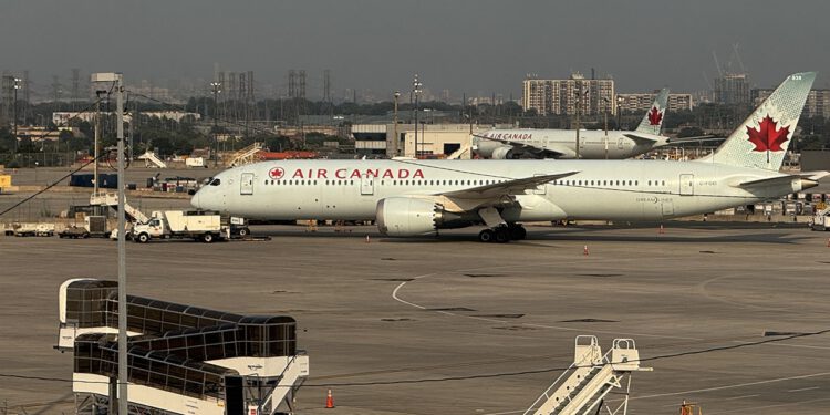 Član zemaljske posade zarobljen u prtljažniku leta Air Canada prije polijetanja