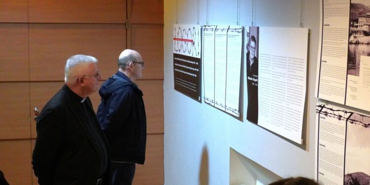 Crna odjeća, zamaskirana lica, pozdravi i pjesme narušavaju naše društvo