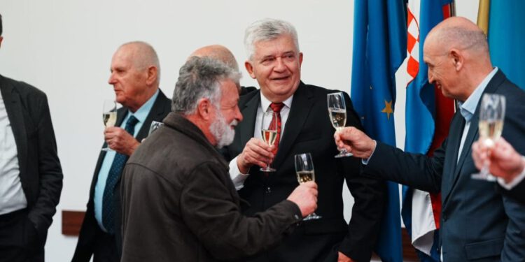 DANI PONOSA U Splitsko-dalmatinskoj županiji obilježena obljetnica Dana međunarodnog priznanja Hrvatske uz konzule i predstavnike manjina: “Ispunila se stoljetna težnja”