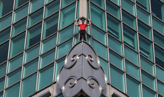 Daredevil Alex Honnold bez užadi počinje uznemirujući uspon na kulu od 101 kata u Tajvanu uživo na Netflixu