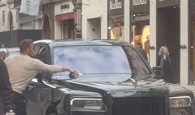 David Beckham strgnuo je kaznu za parkiranje s vjetrobrana svog luksuznog Rolls Roycea vrijednog 600 tisuća funti nakon kupnje u Rolexu na Bond Streetu sa suprugom Victorijom