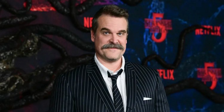 David Harbour odustao od nadolazećeg filma tvorca Andora, navodno kako bi se odmorio nakon što se osjećao ‘preplavljenim’ čudnim stvarima Zaključak