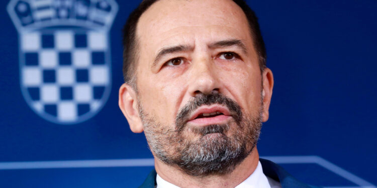 Dom i nacionalno okupljanje o gorućem pitanju: ‘U samo jednoj zemlji je obavezno, a to je Ukrajina’