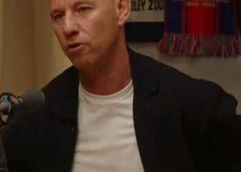 ‘Dragocjenom’ Lisandru Martinezu Nicky Butt je rekao ‘jeb****’ da odraste nakon što je zvijezda Man Uniteda uzvratila na njegove ‘sramotne’ komentare i Paula Scholesa dok su klupske legende slale upozorenje argentinskom braniču