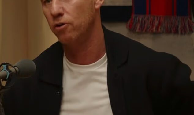 ‘Dragocjenom’ Lisandru Martinezu Nicky Butt je rekao ‘jeb****’ da odraste nakon što je zvijezda Man Uniteda uzvratila na njegove ‘sramotne’ komentare i Paula Scholesa dok su klupske legende slale upozorenje argentinskom braniču