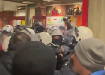 Drama u Novom Sadu, pazite kako tuče srpska policija