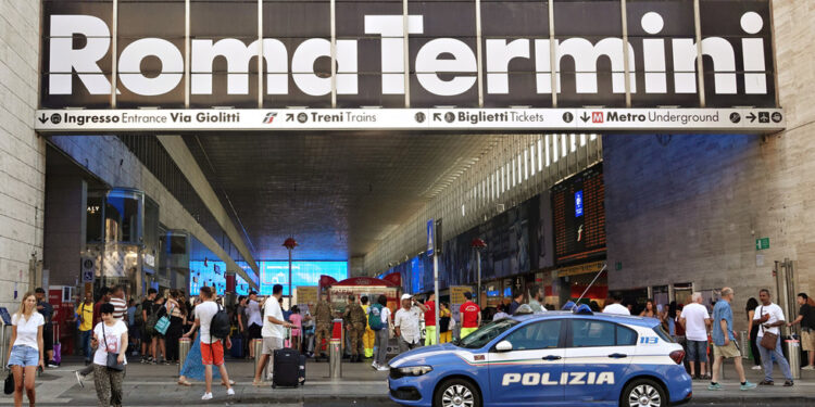 Dva migranta uhićena nakon brutalnog napada na dužnosnika talijanskog ministarstva – mediji – RT World News