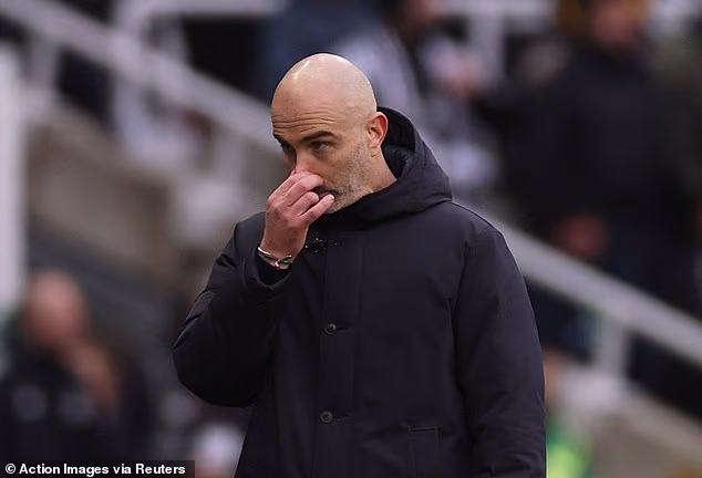 Enzo Maresca bi DANAS mogao napustiti Chelsea: Pregovori o izlasku vode se zbog nedovoljno kritikovane i bijesne menadžerove budućnosti dok napetost s njegovim šefovima doseže točku ključanja