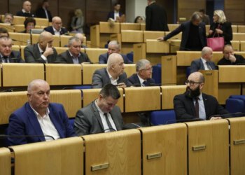 Federacija BiH ima rekordan proračun, ali i zaduženje. Zastupnici upozoravaju na grčki scenarij