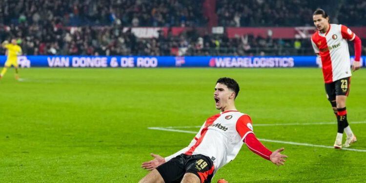Feyenoord, dvostruki dvojnik iz snova za Van Persiejeva sina: stražnji udarac i udarac iznad glave