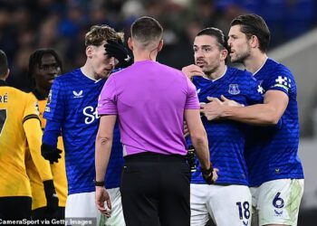 Forma Jacka Grealisha je pala, a ‘glupi’ crveni karton razbjesnio je Davida Moyesa – je li čovjek vrijedan 100 milijuna funti na raskrižju karijere jer se vraća u susret Aston Villi?