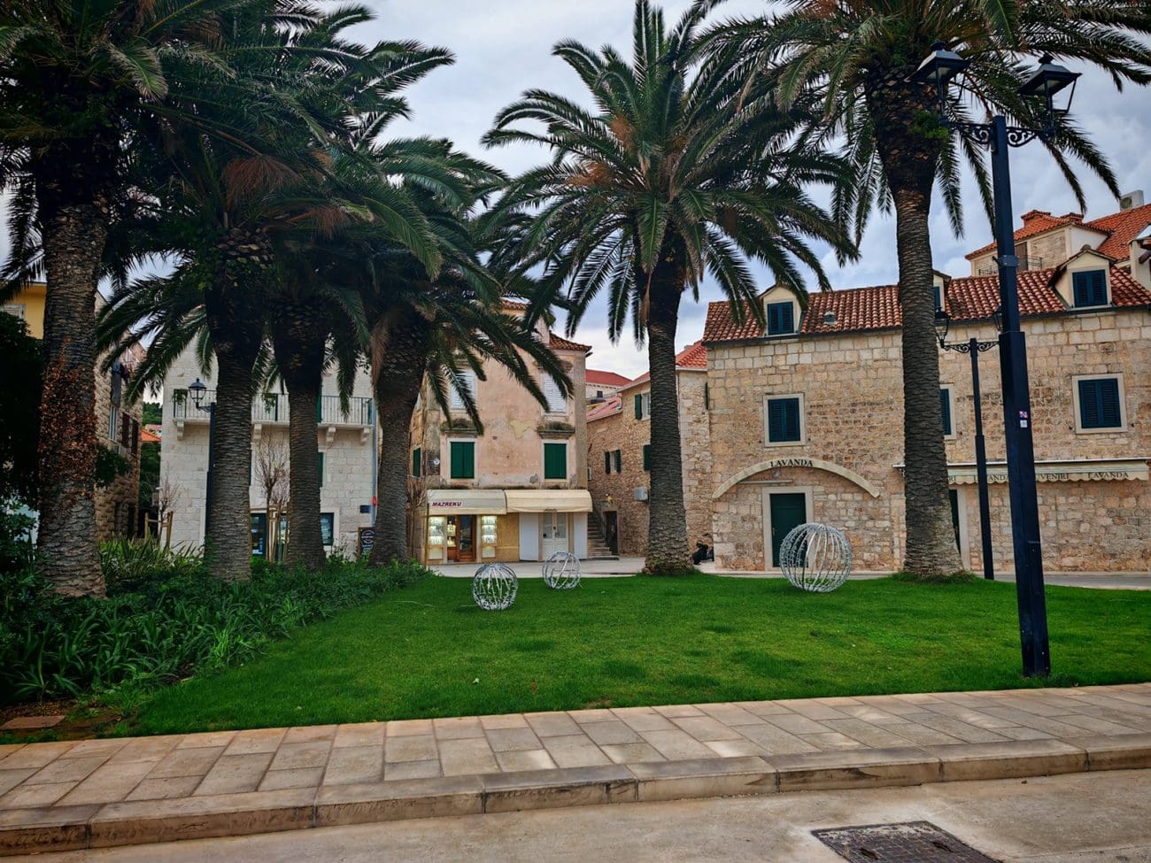 Foto1 Grad Supetar i KD Grad