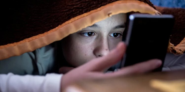 Francuska napreduje u zabrani društvenih medija za djecu mlađu od 15 godina