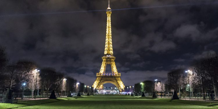 Francuski poljoprivrednici s traktorima prosvjeduju u centru Pariza