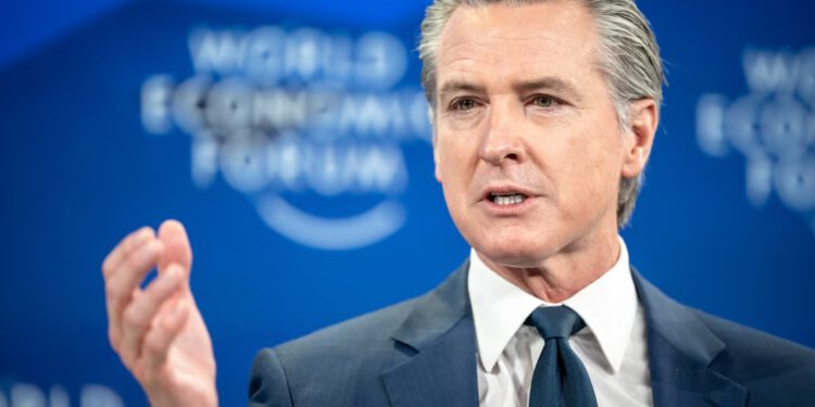 Gavin Newsom osudio predsjednika u Davosu i pozdravio napade na društvenim mrežama