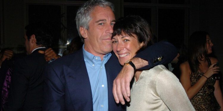 Ghislaine Maxwell tvrdi da su se deseci Epsteinovih suučesnika izvukli bez kazne — RT World News