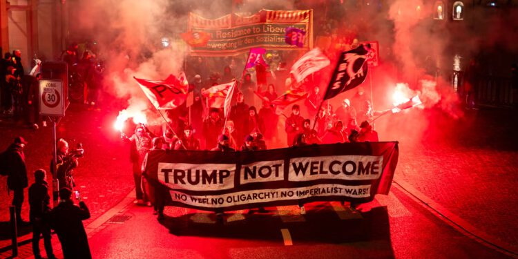 Gotovo 400 milijunaša i milijardera potpisalo je otvoreno pismo tražeći veće poreze za superbogate