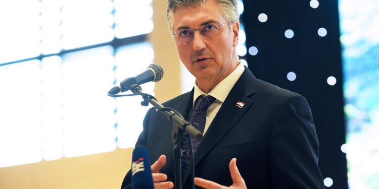 Hrvatska Vlada reagirala na Trumpovu prijetnju carinama zbog Grenlanda: Evo što kažu