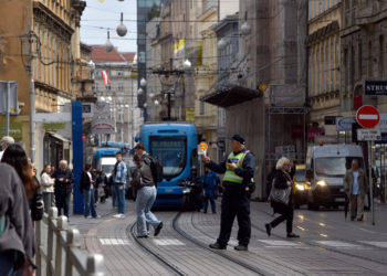 Hrvatu pukao film, zvao policiju pa dobio jezikovu juhu: ‘Ti si babaroga’