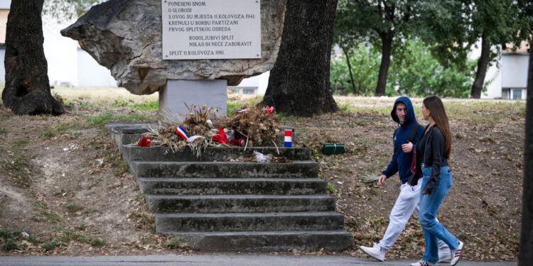 Hrvoje osuđen jer je ispred partizanskog spomenika učinio nezamislivo: ‘I to po Palim borcima NOB-a’
