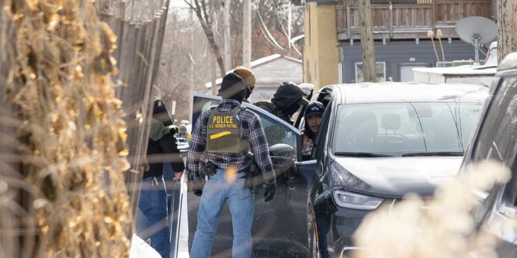 ICE pritvorio 2-godišnjakinju i njezinog oca u Minneapolisu nakon bijesa zbog uhićenja 5-godišnjakinje