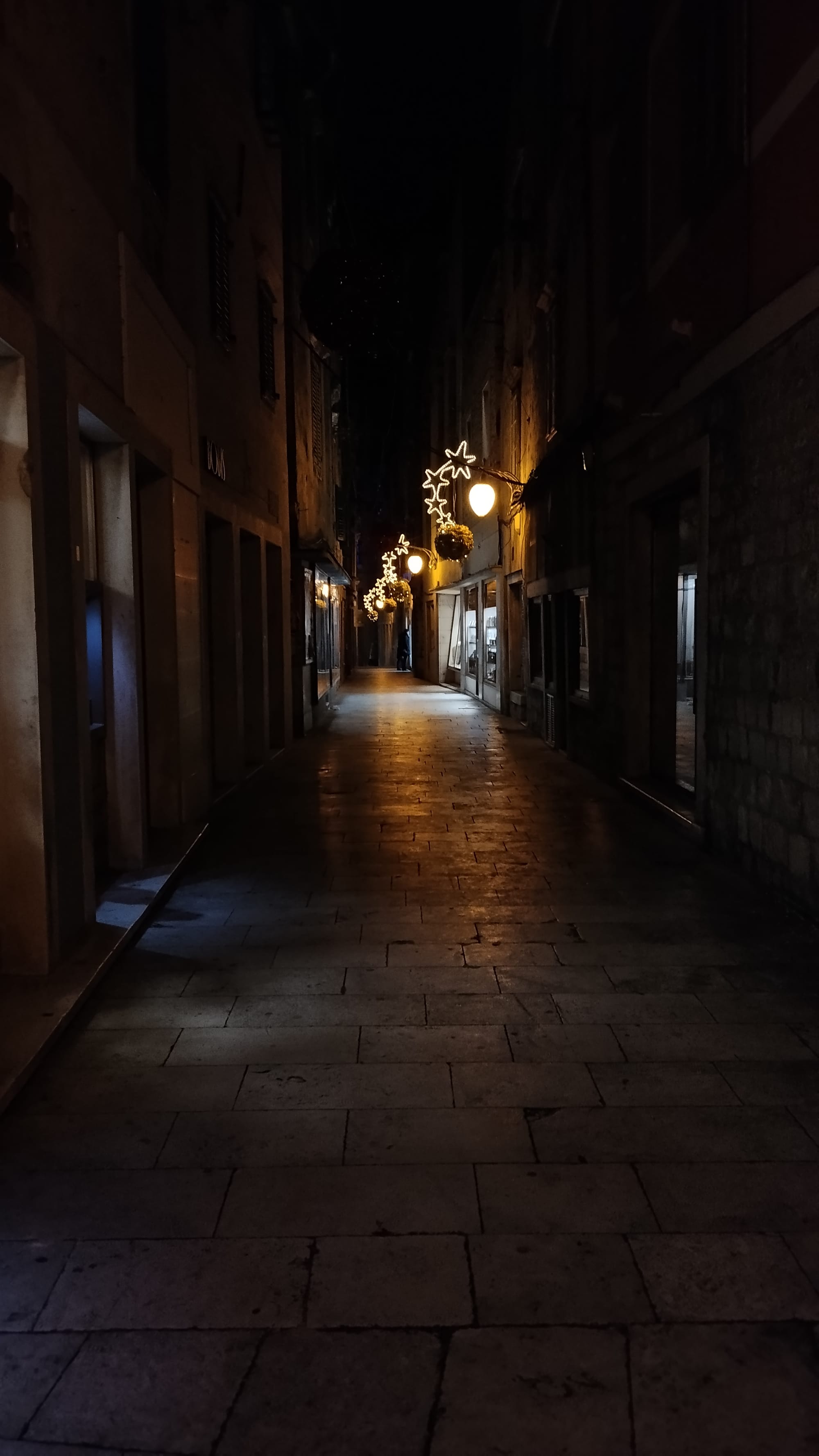 Druga strana šibenske medalje: "Da, čudo smo 65 dana, ali  ovako je ostalih 300 - Razvikanost se skupo plaća, a grad je prazan!"