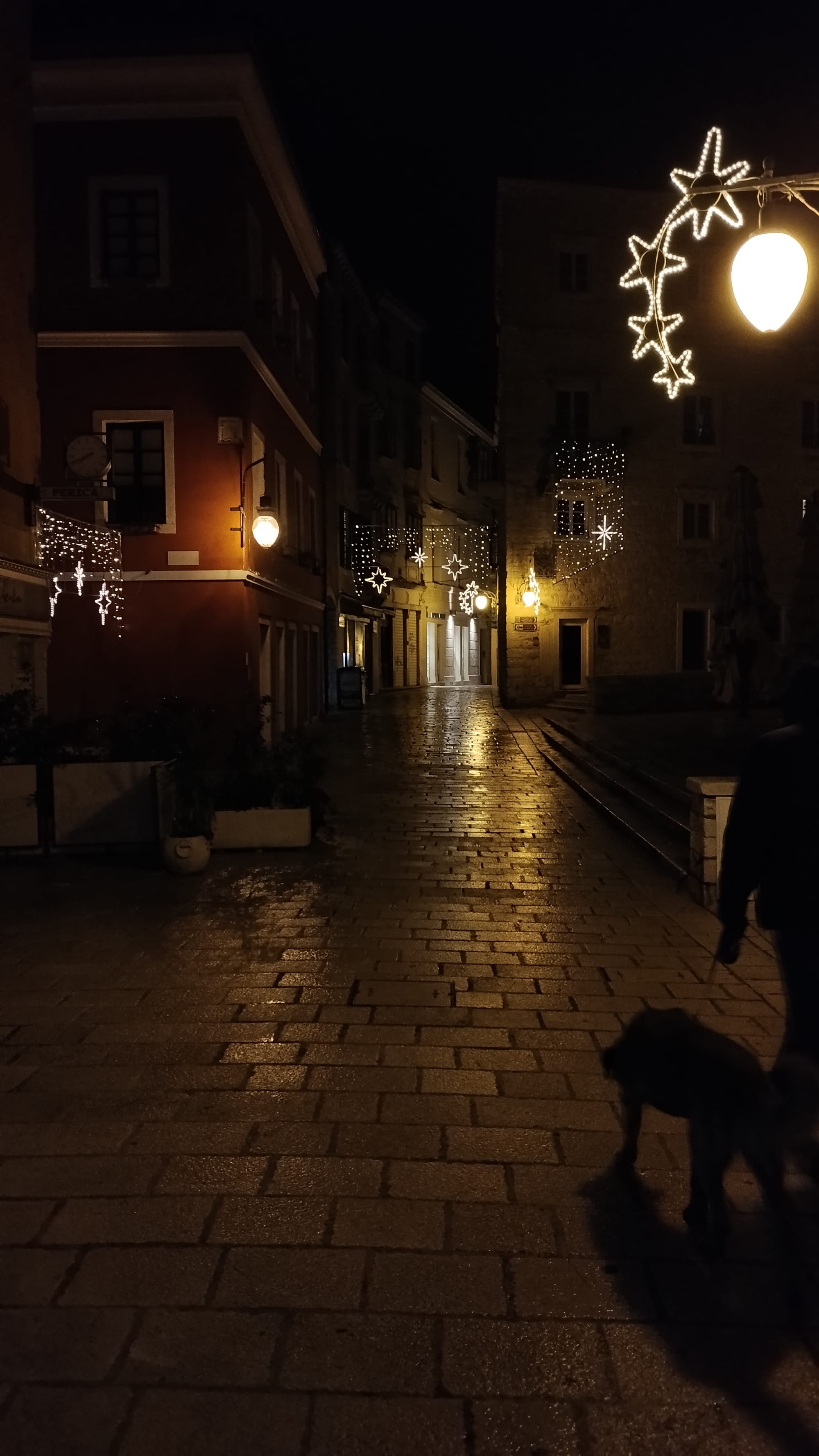 Druga strana šibenske medalje: "Da, čudo smo 65 dana, ali  ovako je ostalih 300 - Razvikanost se skupo plaća, a grad je prazan!"