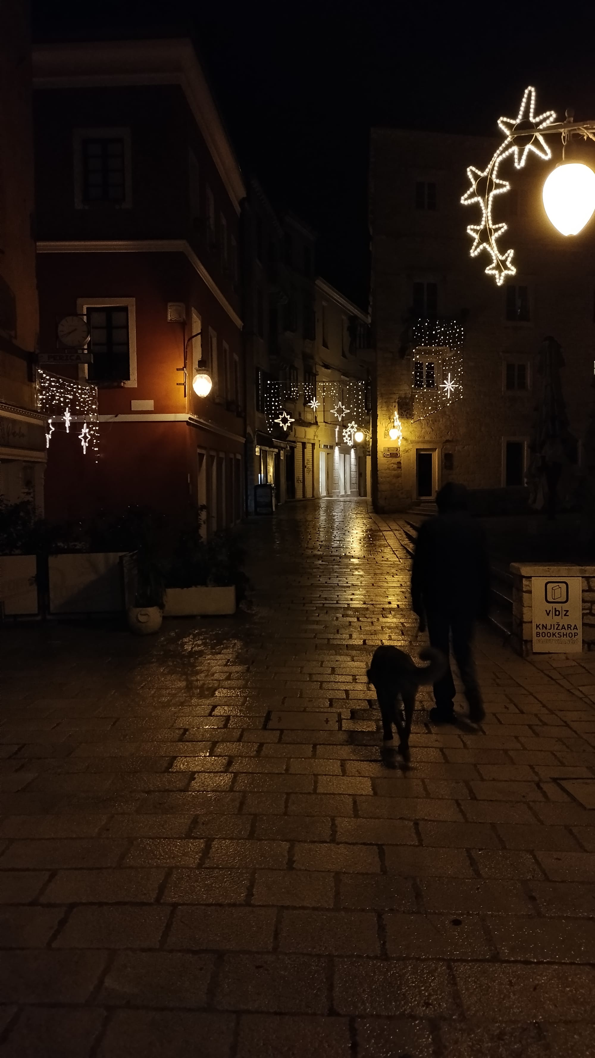 Druga strana šibenske medalje: "Da, čudo smo 65 dana, ali  ovako je ostalih 300 - Razvikanost se skupo plaća, a grad je prazan!"