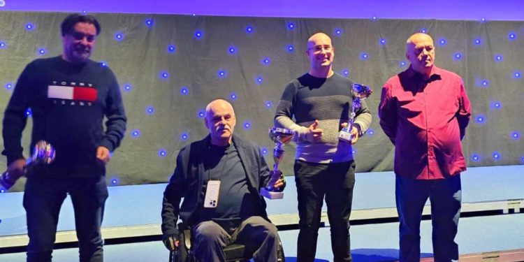 Iako je 100% invalid i u sedmoj deceniji života, ovaj Trogiranin ne odustaje od auto utrka i poručuje: “Ono što zdrav čovjek može, mi s invaliditetom ne možemo”