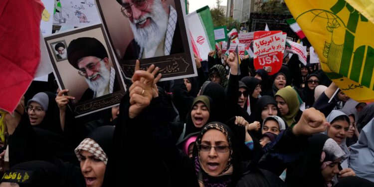 Iran upozorava da će svaki napad smatrati ‘sveopćim’ ratom nakon što Trump prebaci ‘armadu’ na Bliski istok