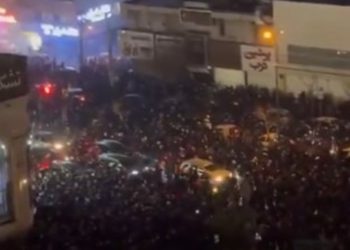 Iranom odjekuju brutalni prosvjedi, režim građanima gasi internet kako bi ih utišao