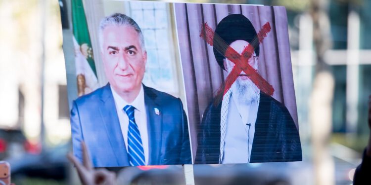 Iranska državna TV hakirala je emisije prijestolonasljednika Reze Pahlavija usred prosvjeda