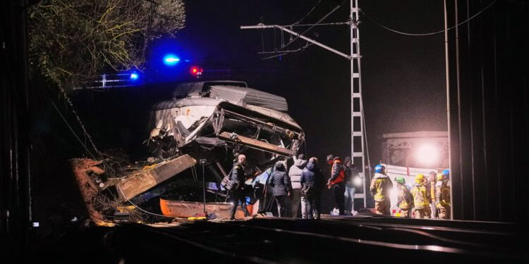 Jedna osoba poginula, a 15 ozlijeđeno u željezničkoj nesreći u Španjolskoj nekoliko dana nakon smrtonosnog sudara Adamuza