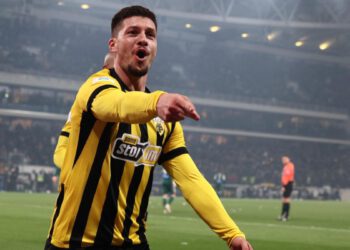 Jović 4 gola u AEK Atene-Panathinaikos