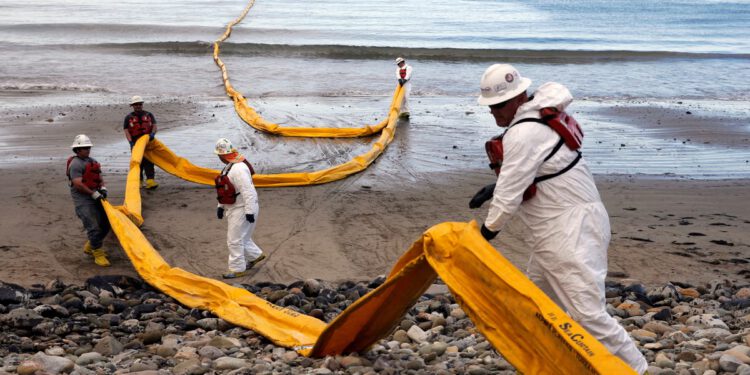 Kalifornija tuži Trumpovu administraciju zbog planova za ponovno pokretanje naftovoda duž obale