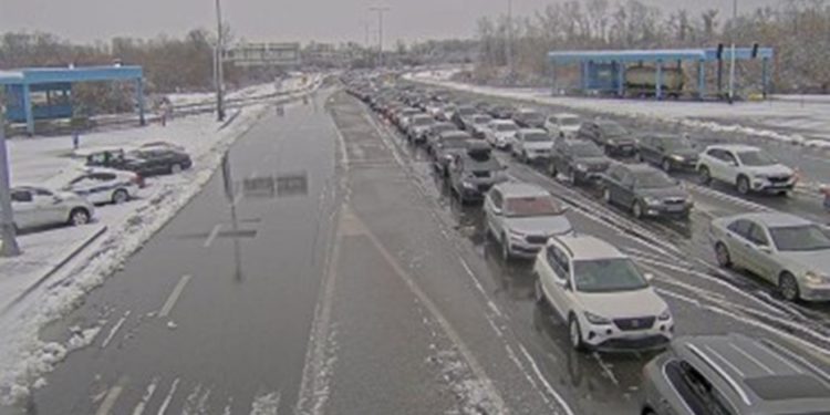 Kaos na ulasku u Hrvatsku: Stvaraju se ogromne kolone, čeka se duže od sat i pol