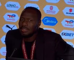 Konačni kaos AFCON-a eskalira: šef Senegala napustio je svoje intervjue nakon što su marokanski novinari izviždali njega i njegovu kćer – dok se pojavljuju snimke nove tučnjave oko golmanovih RUČNIKA!