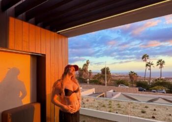 Lucie Jones iz X Factora je trudna! Velška pjevačica otkrila je da čeka svoje prvo dijete dok je prvi put rodila svoju bebu