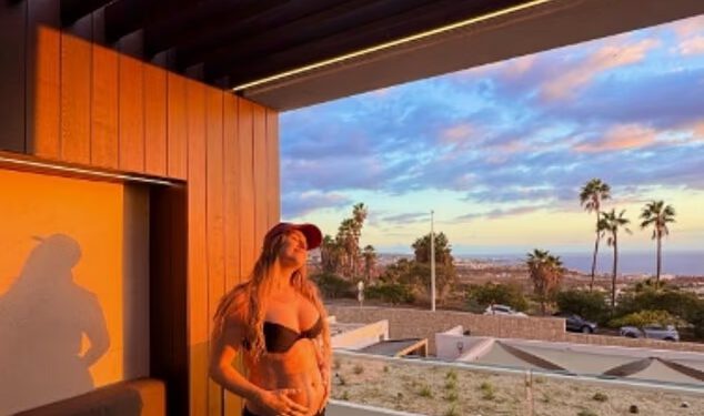 Lucie Jones iz X Factora je trudna! Velška pjevačica otkrila je da čeka svoje prvo dijete dok je prvi put rodila svoju bebu