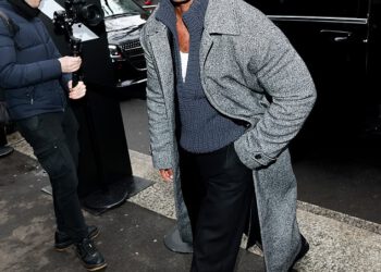 Lucien Laviscount pokazuje svoje sjajne nove brkove, dok Lennon Gallagher šiša trendi figuru dok izlaze tijekom Milanskog tjedna mode