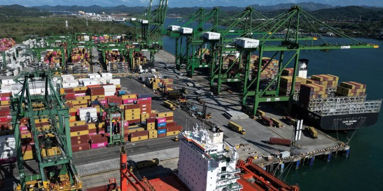 Luke Panamskog kanala ostat će otvorene nakon što sud poništi ugovor hongkonške tvrtke