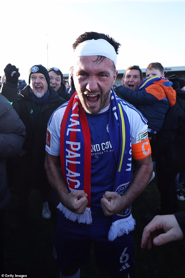 Macclesfieldovi minnowsi veselo putuju na Ibizu nakon što su nokautirali nositelje u najvećem preokretu u povijesti FA kupa: IAN GALLAGHER