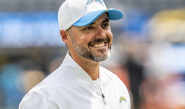 Mad Scramble počinje zapošljavati Jesseja Mintera koji postaje najtraženiji trener u NFL-u