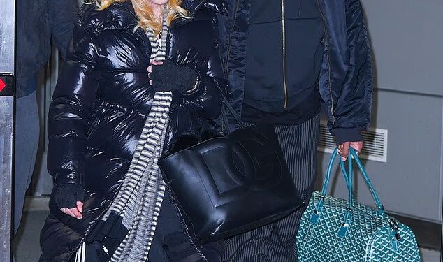 Madonna (67) i dečko Akeem Morris (29) vraćaju se u SAD s obiteljskog odmora dok ona izražava podršku iranskim prosvjednicima